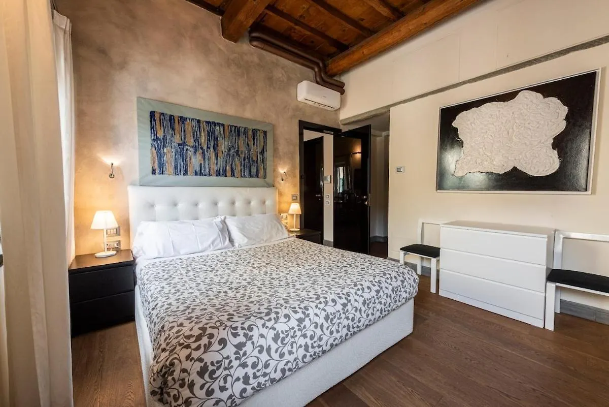Cosy Suites In Glamorous Santo Spirito Plus Florence Italy