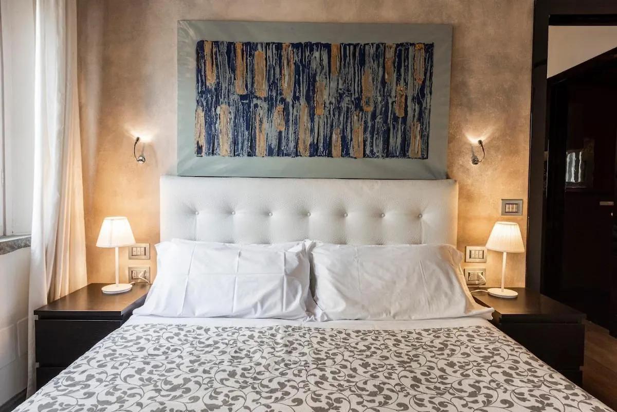 Cosy Suites In Glamorous Santo Spirito Plus Florence Apartment