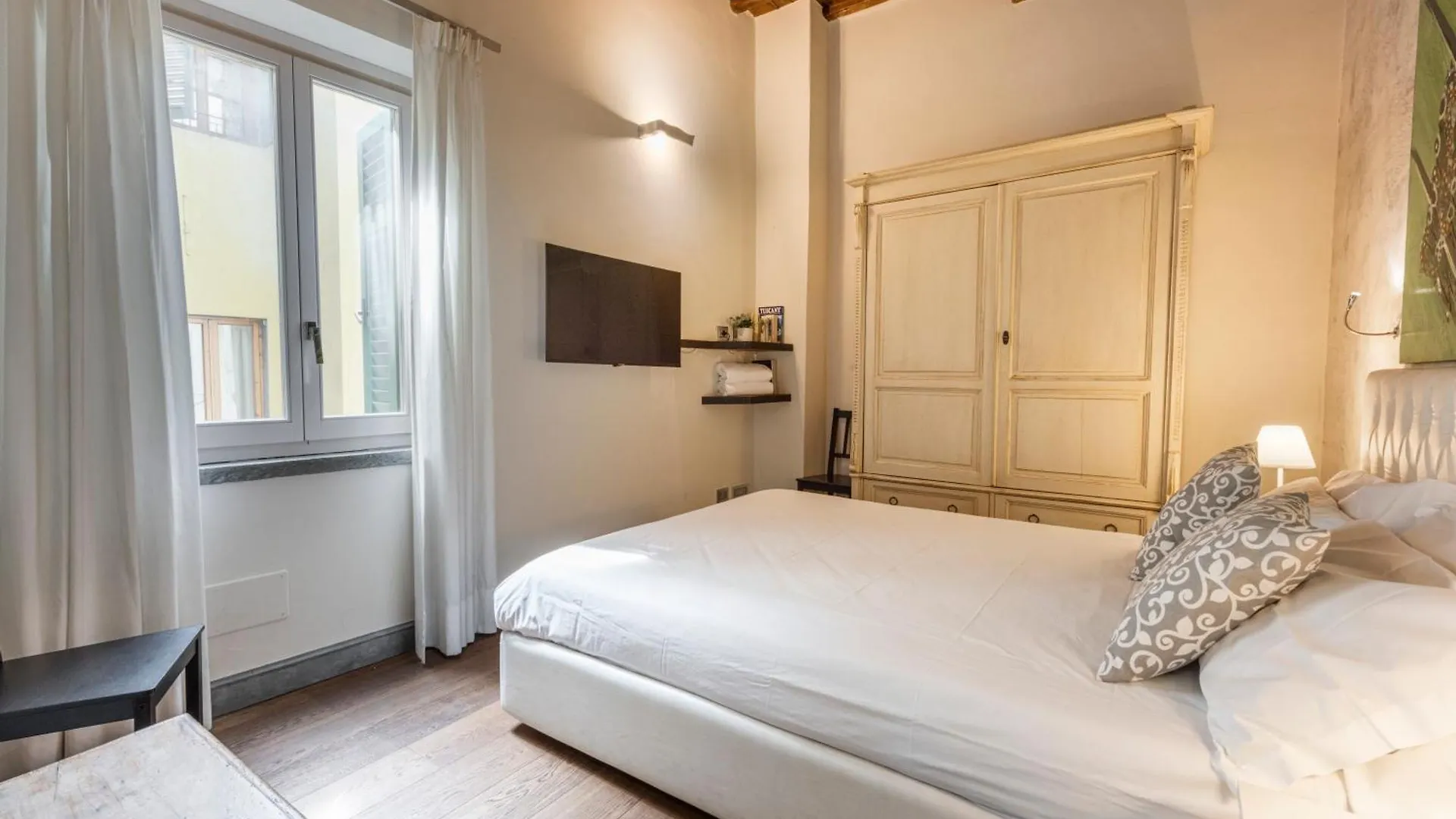 Cosy Suites In Glamorous Santo Spirito Plus Florence 0*,  Italy