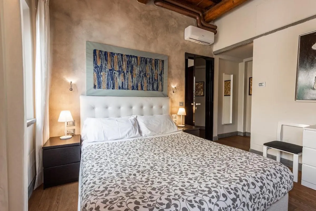 Cosy Suites In Glamorous Santo Spirito Plus Florencie