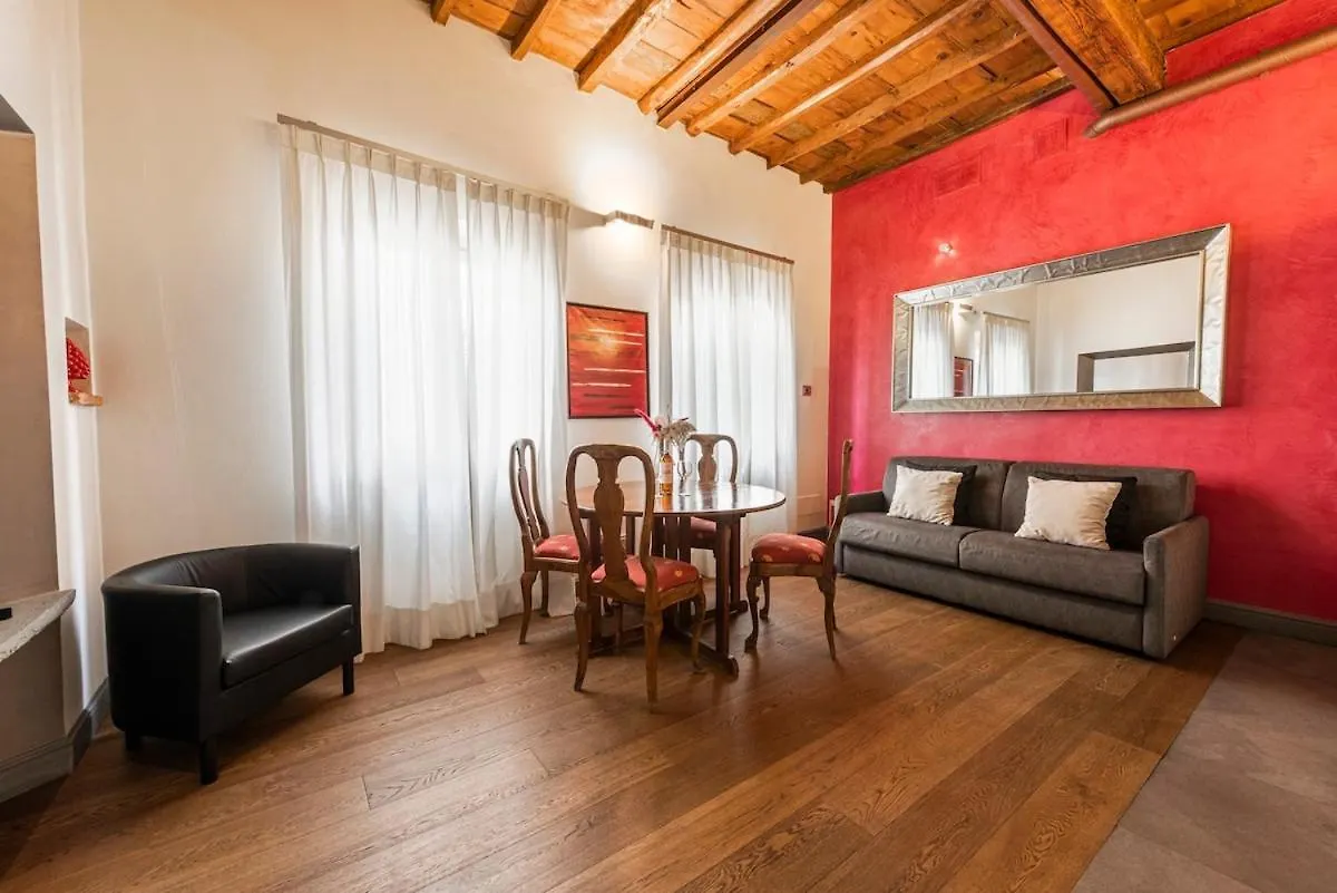 Cosy Suites In Glamorous Santo Spirito Plus Florencie