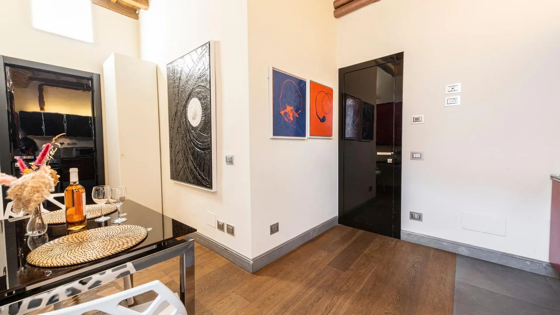 Cosy Suites In Glamorous Santo Spirito Plus Florencie
